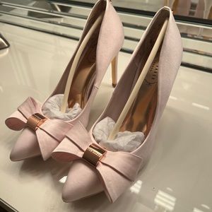 Pink Bow shoes